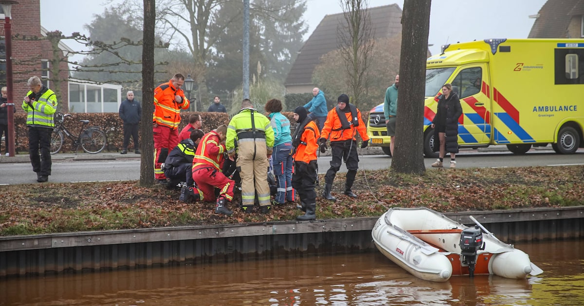 Man uit water gehaald aan Oosterkade in Stadskanaal