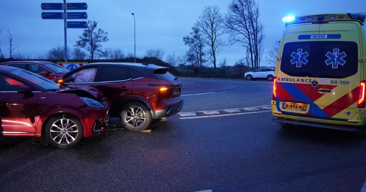 Flinke schade aan auto’s na aanrijding op rotonde bij Hasselt