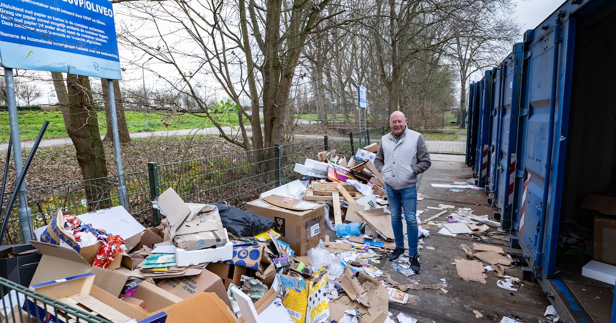 Namen en adressen liggen op straat door illegale afvaldumping bij papiercontainers: ‘Laten het ligge