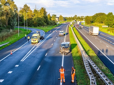 A1 bij Hengelo afgesloten na zwaar ongeval, gewonde met spoed naar ziekenhuis