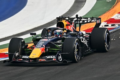 Max Verstappen begonnen aan enige training op stratencircuit in Singapore