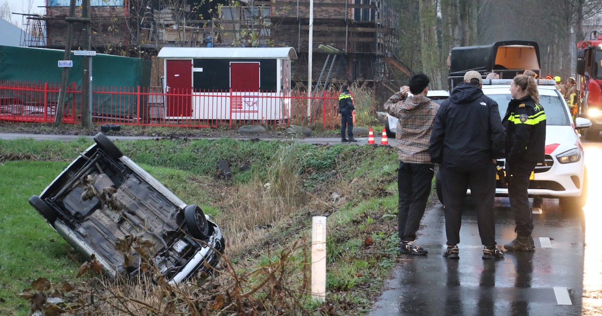 Auto te water geraakt in Moordrecht