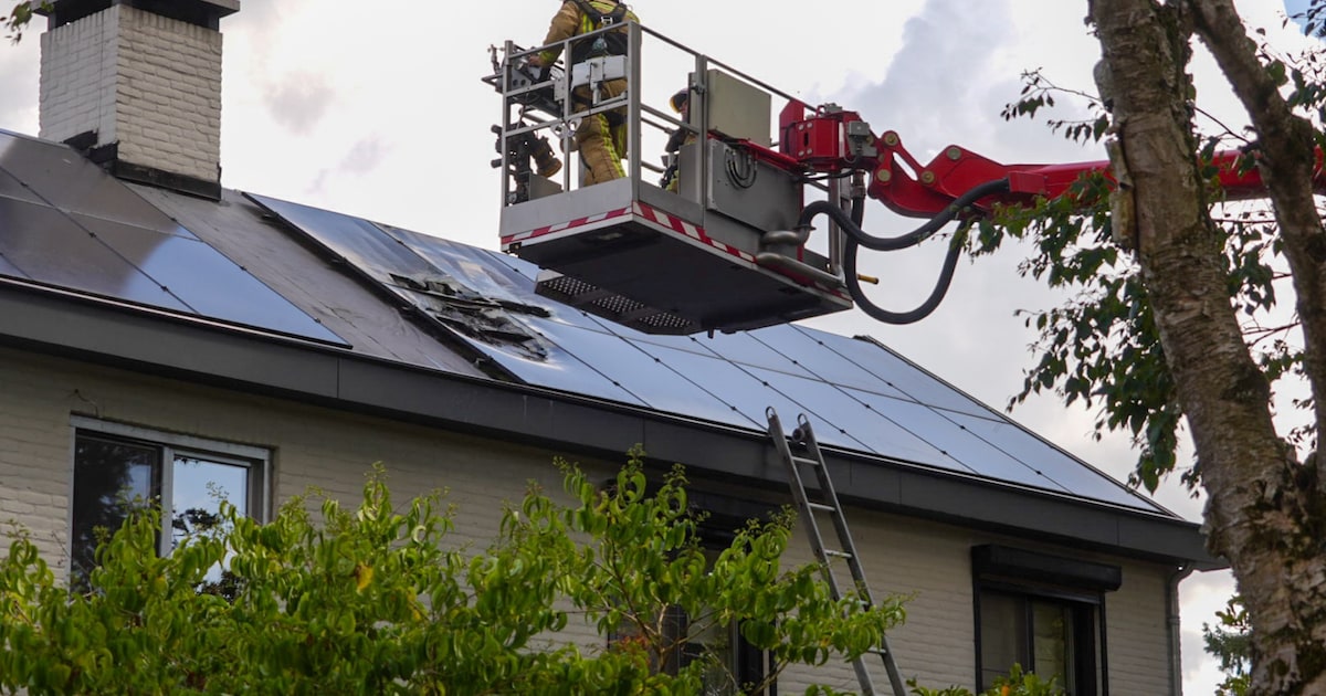 Brand ontstaan in zonnepanelen van woning in Mierlo