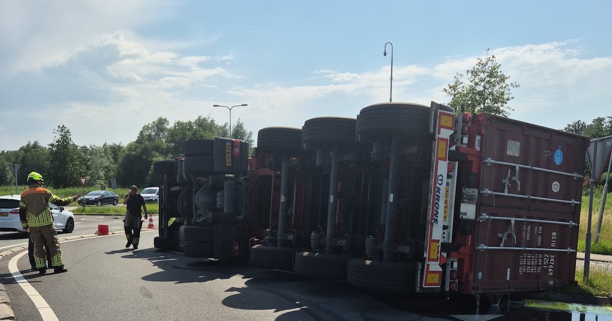 Vrachtwagen gekanteld op afrit N210 bij Krimpen aan de Lek