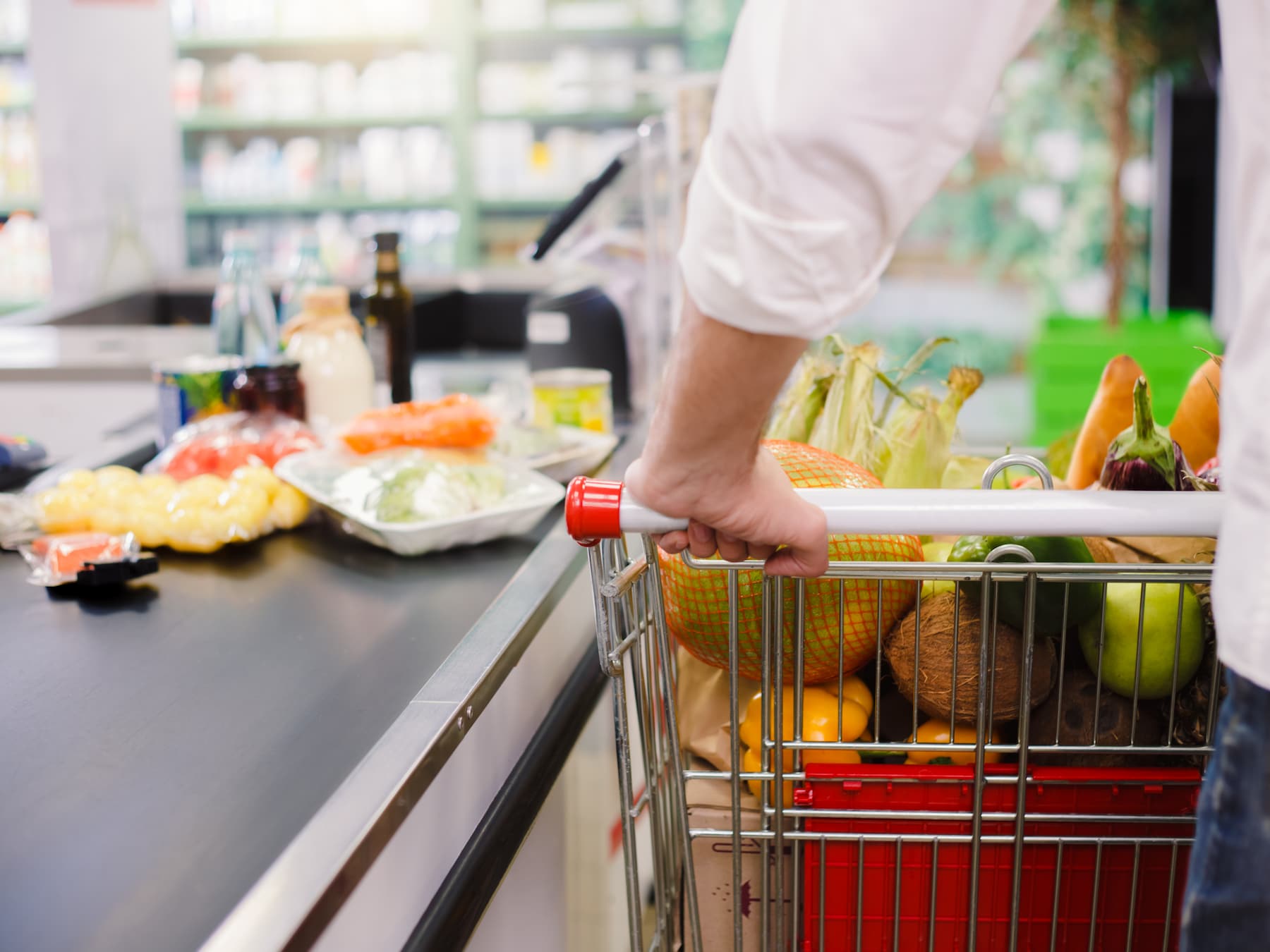 Weet wat je uitgeeft en ga voor houdbaar: zo bespaar je op de dagelijkse  boodschappen | Geld | AD.nl