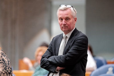 Armoede neemt toe als VVD verkiezingsprogramma volledig uitvoert, geeft VVD’er Van der Burg toe
