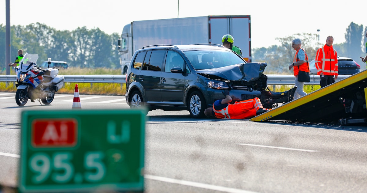 Ongeluk A1: rijstroken inmiddels weer open, file opgelost | Regio | AD.nl