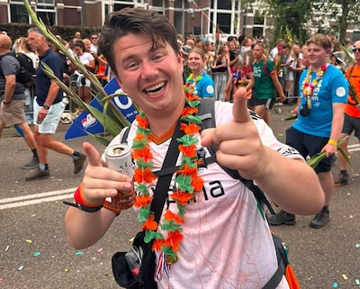 Opschepper Dylan van Radio 538 flikt het en loopt Vierdaagse uit, Dionne proost op overleden moeder