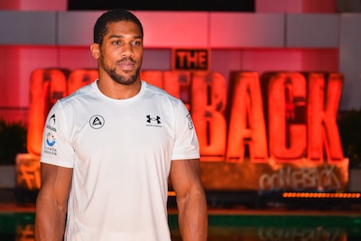 Anthony Joshua keert terug nadat hij vrienden verloor bij crash: ‘Ze geven me een miljoen procent aan motivatie’
