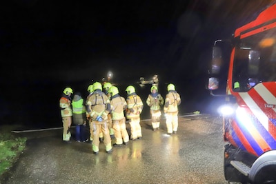 Veerpont stuurloos na botsing met vrachtschip op Nederrijn