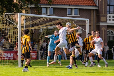 HBS wint doelpuntrijke Haegsche Oerderby op bezoek bij HVV