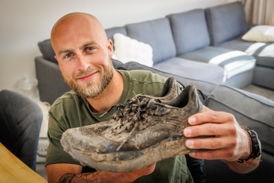 Daan rent 250 kilometer door de Sahara voor vriend Nout: ‘Dat ik gezond ben, is niet vanzelfsprekend