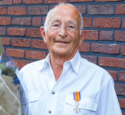 Lintje voor Rielenaar Frans Martens, voor zijn werk bij GilzeRijenGlas en Red Star