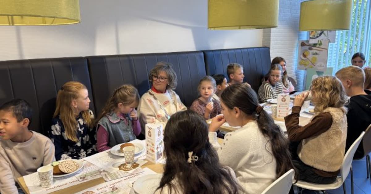 Burgemeester Goeree-Overflakkee ontbijt met leerlingen uit Nieuwe-Tonge
