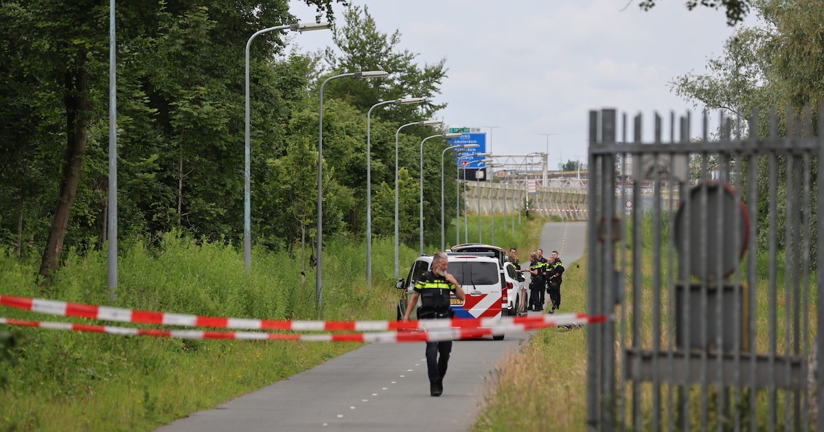 fietser-met-mogelijk-vuurwapen-aangehouden-aan-nieuweveensepad-in-den