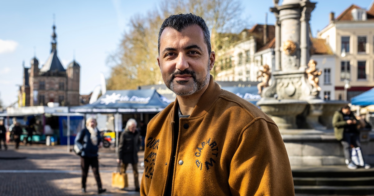 Özcan Akyol over zijn stad Deventer: ‘Je waant je op dit plein in Zuid-Frankrijk’