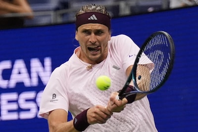 Alexander Zverev worstelt zich naar derde ronde, Iga Swiatek staat slechts vijf games af