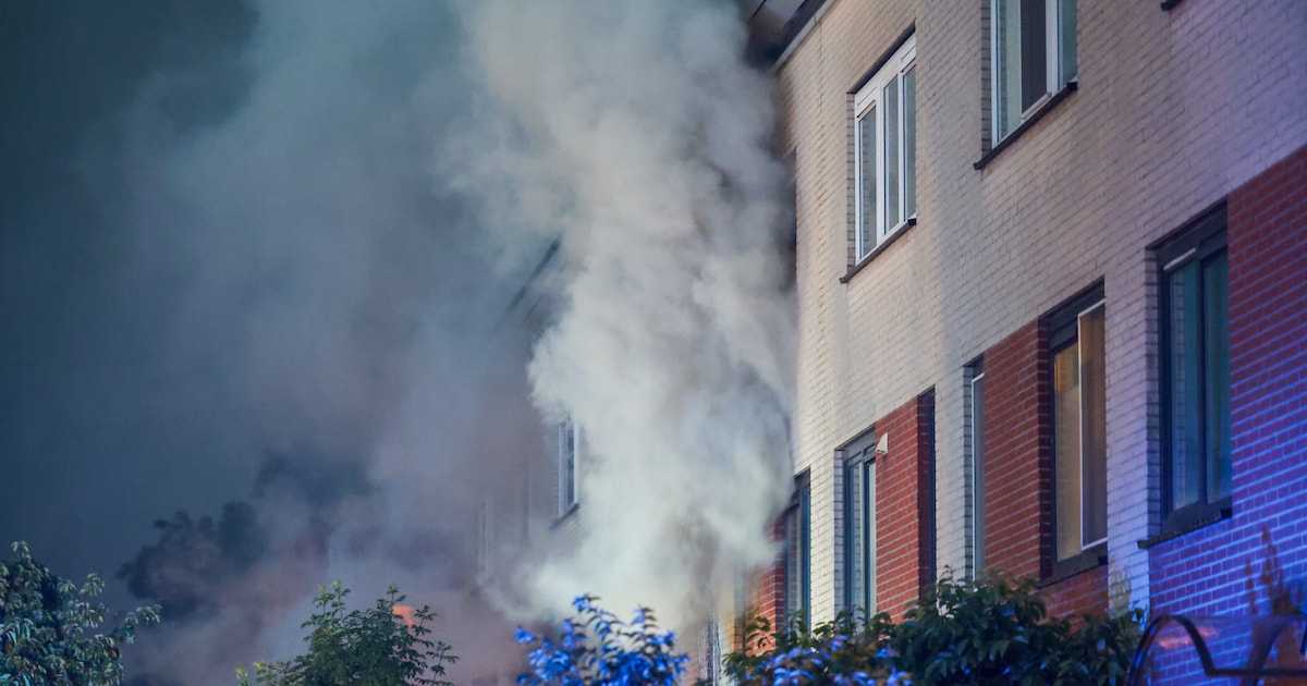 Blikseminslag zorgt voor brand in Nieuwerkerk aan den IJssel, bewoners veilig