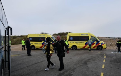 Bootje met 30 vluchtelingen voor Nederlandse kust: ‘Dit is uitzonderlijk, we hebben plicht ze op te vangen’