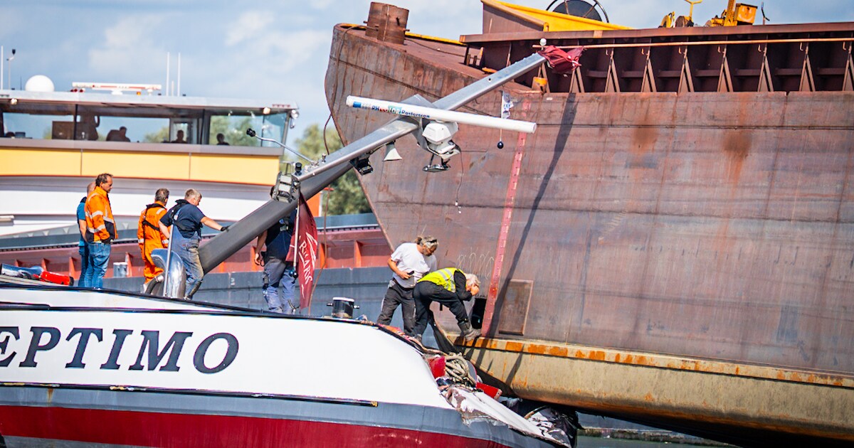 Na aanvaring op Waal: duwbak zit vast op binnenvaartschip