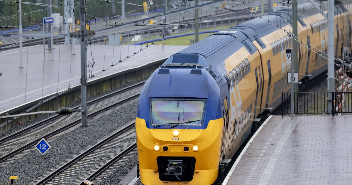 Proef met treinstop bij station Heerenveen IJsstadion tijdens schaatsevenementen