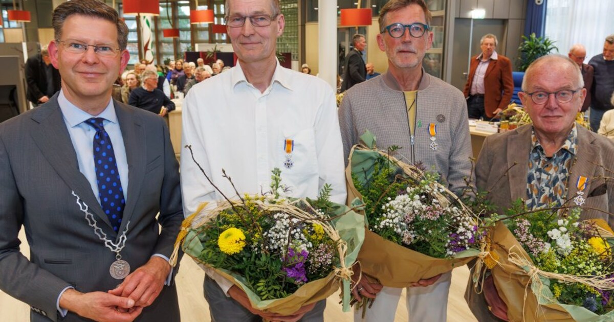 Koninklijke onderscheiding voor drie vertrekkende raadsleden in Ooststellingwerf