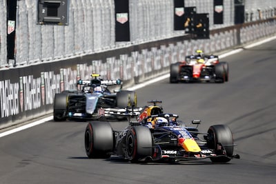 Max Verstappen terug op de derde plek, Lewis Hamilton valt uit met remproblemen