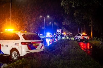 Bestuurder probeert politie te ontkomen, maar strandt op N65 bij Udenhout na achtervolging met hoge snelheden