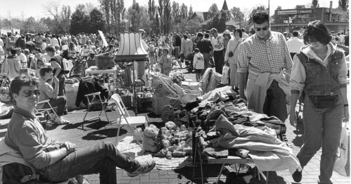 Uit het archief: 9 x hoe Zoetermeerders vroeger op de vrijmarkt stonden op Koninginnedag
