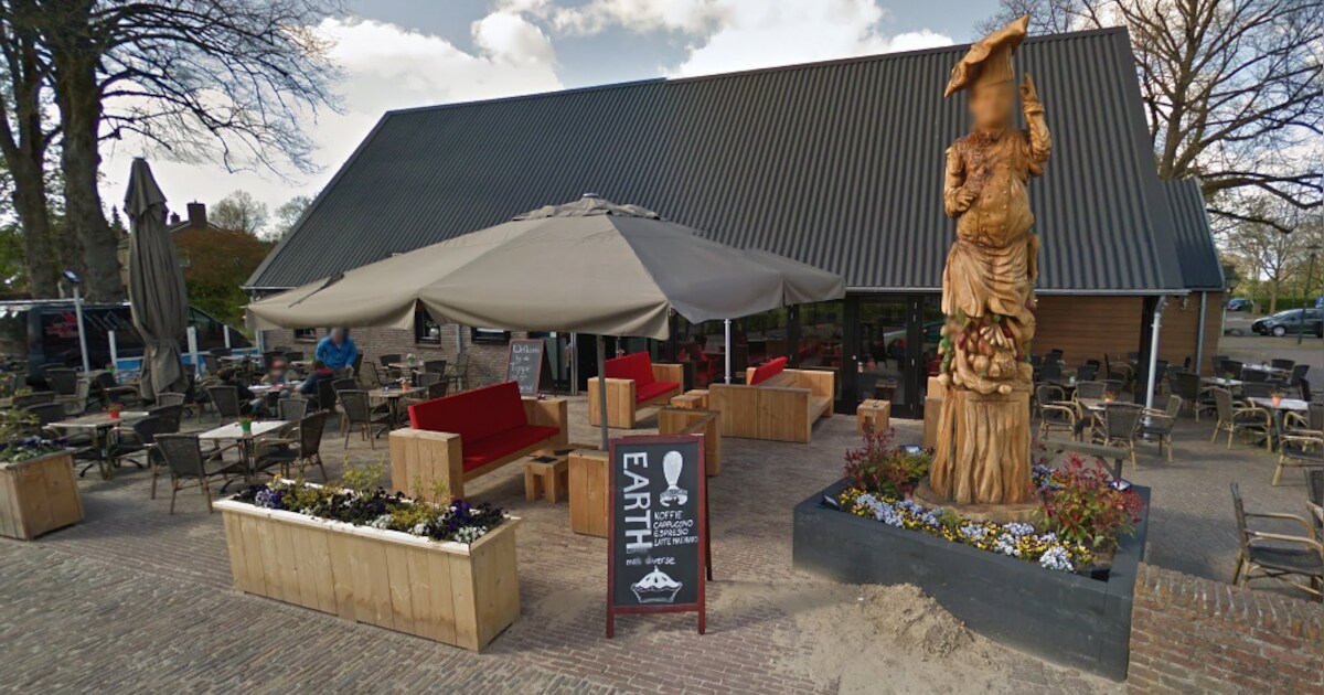 Cabaretpoel treedt op in restaurant De Tippe in Vledder | Westerveld