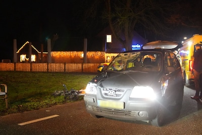 Fietser ernstig gewond bij botsing met auto in Helmond