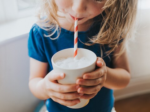 Verantwoord ontbijt of een beker vol ellende? Utrechts verzet tegen oeroude traditie van schoolmelk laait weer op