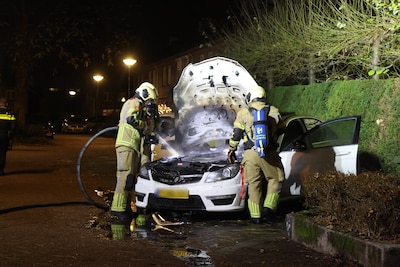 Geparkeerde auto grotendeels uitgebrand aan de Jan Vermeerstraat in Veenendaal