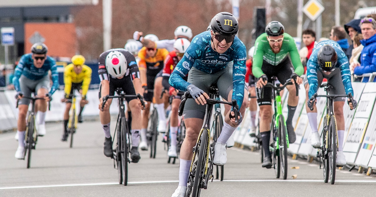 Groene trui en top tien voor Roy Hoogendoorn bij oudste etappekoers van Nederland: ‘Hier hou ik van’