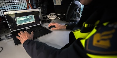 Agent komt in problemen door ‘date’ met crimineel en lekken politiedata, maar krijgt geen straf
