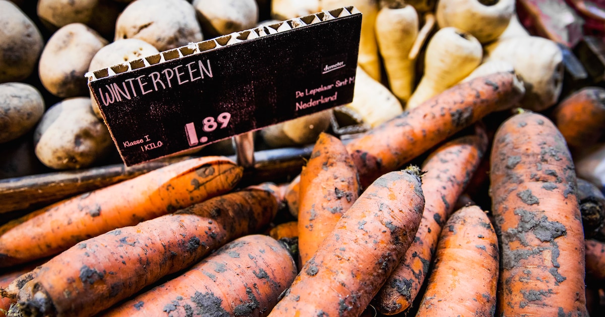 Speciale marktkraam met streekproducten op Kerkplein in Zeewolde