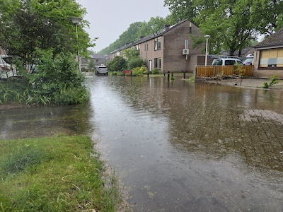 Stortbui zorgt in Achtse Barrier kortstondig voor wateroverlast