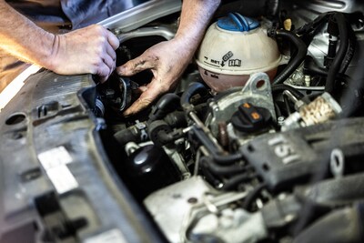 Als garagemedewerker wordt betrapt op gesjoemel komen zijn illegale apk’s aan het licht