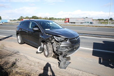 Twee auto’s botsen op A1 bij Wilp en moeten worden weggesleept