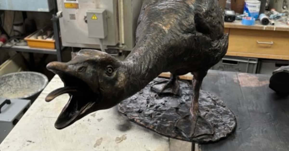 Replica van kunstwerk ‘Drie ganzen’ terug in Zoeterwoude na diefstal
