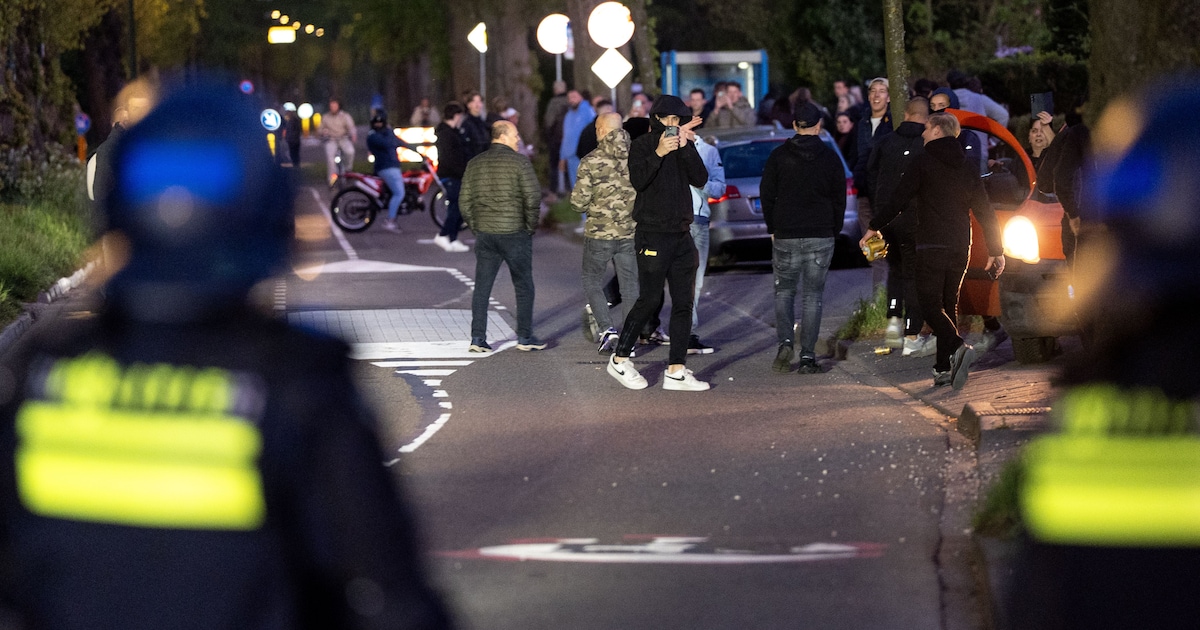 Paar honderd mensen bij nieuw protest in Loosdrecht, gemeente stelt opvang van asielzoekers uit