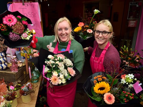 Zussen Mariska Tuinier (rechts) en Lisanne Jansen-Tuinier.