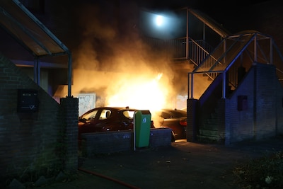 Politie onderzoekt reeks autobranden in parkeergarage aan de Parkdreef in Zoetermeer