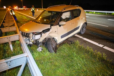 Twee auto’s en vrachtwagen botsen op A50 bij Apeldoorn