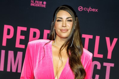 Yolanthe poseert op paradijselijke locatie en Miljuschka hangt de held uit