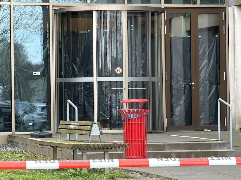 Vrouw loopt met mes over straat in Maastricht, man bij bushalte aangetroffen  met steekwonden | 112 nieuws Maastricht | AD.nl