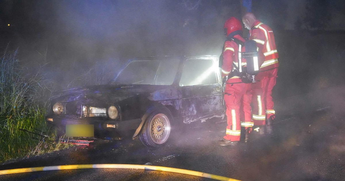 Auto brandt uit op Hoendiep in Enumatil