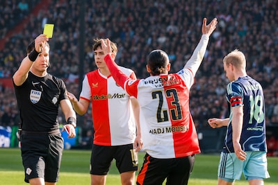 Arbiters treden op tegen tijdrekken, VAR krijgt meer macht: deze nieuwe spelregels zie je terug in eredivisie
