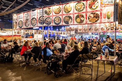 Pasar Malam brengt Indonesische sfeer in Oss: eten, muziek en verkoopkraampjes