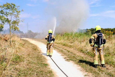 Bermbrand aan Latensteinse Rondweg in Tiel geblust
